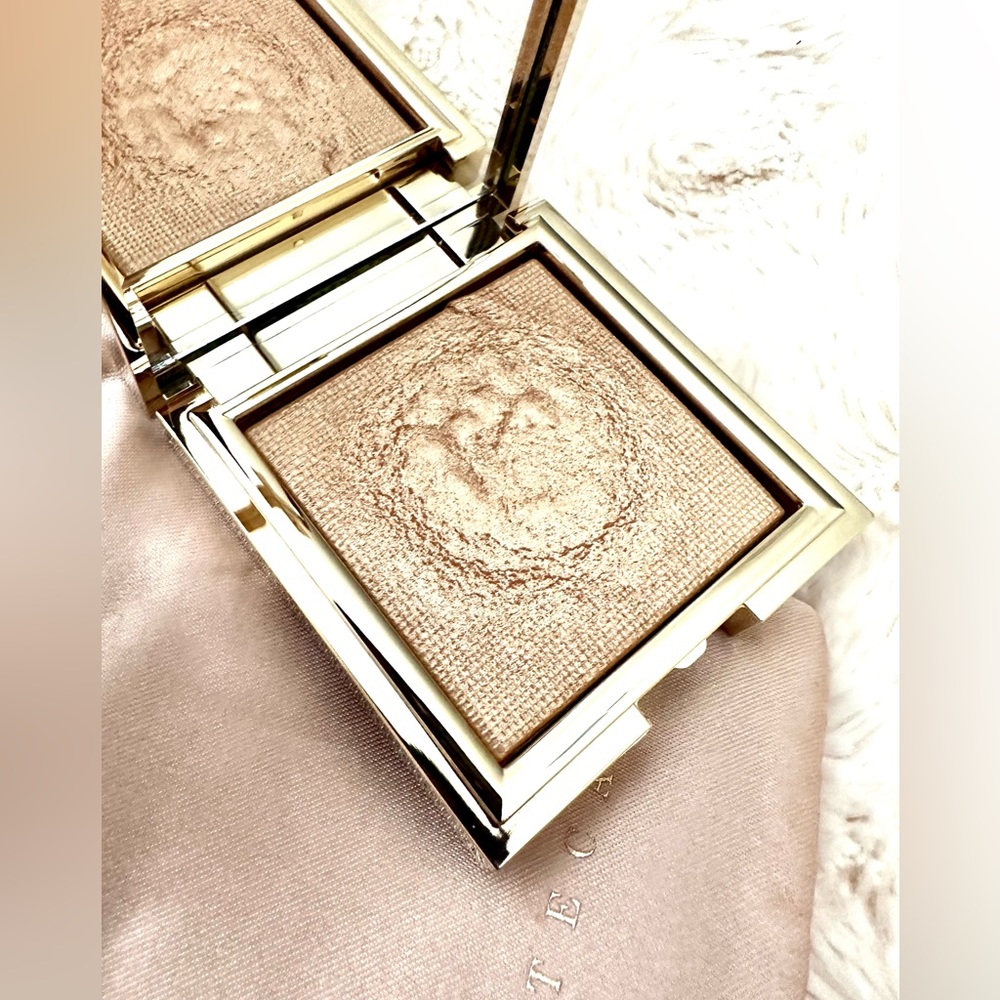 Chantecaille Highlighter